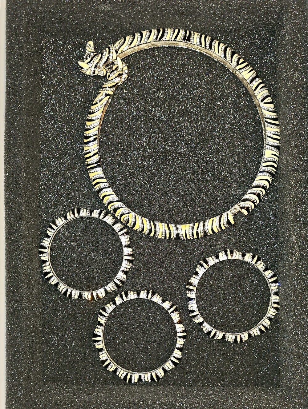 Sassy Jones Samba Hinge Bib-Zebra & 3 Samba Bamboo Bracelets-Zebra (small/md)